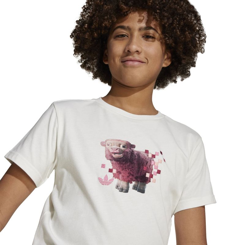 JZ9936_5_APPAREL_On Model_Detail View 1_white