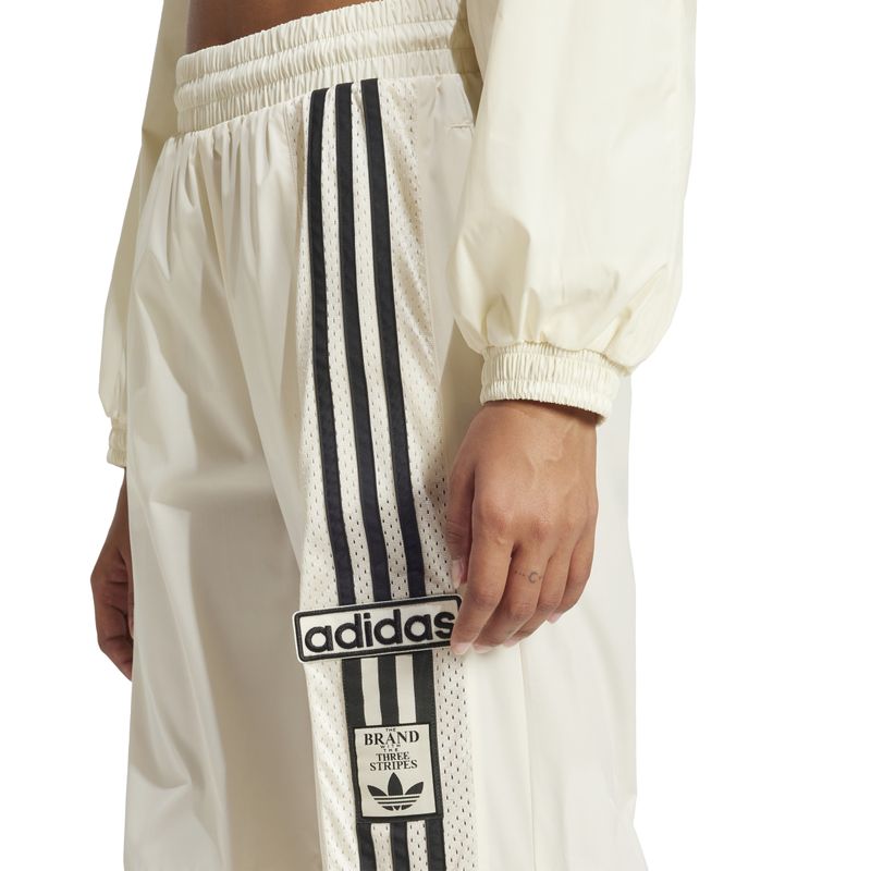 JD0087_5_APPAREL_On-Model_Detail-View-1_white