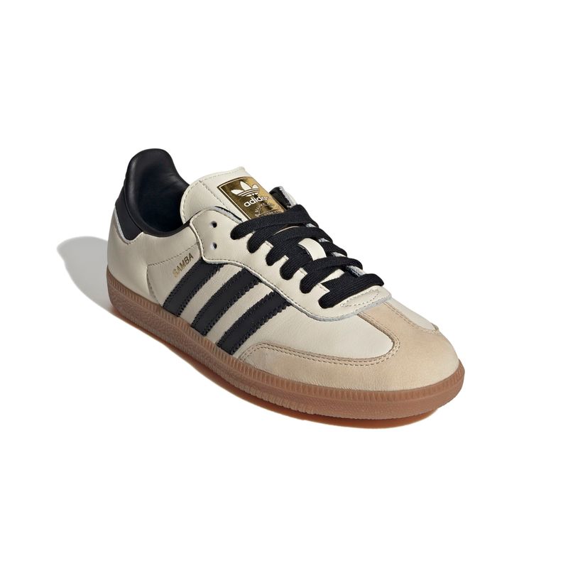 ID0478_6_FOOTWEAR_Photography_Front Lateral Top View_white