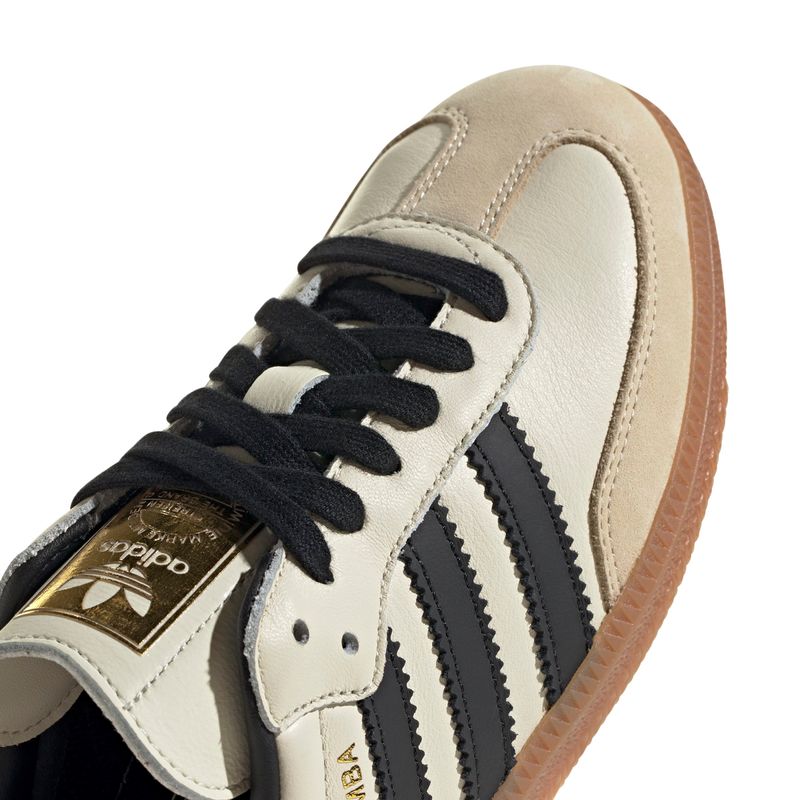 ID0478_8_FOOTWEAR_Photography_Detail View 1_white