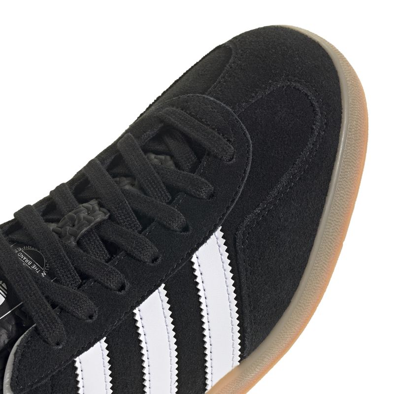 JI2060_8_FOOTWEAR_Photography_Detail View 1_white