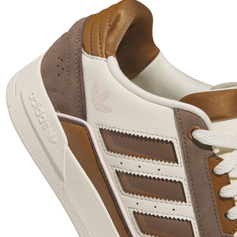 JI3325_8_FOOTWEAR_Photography_Detail View 1_white