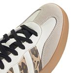JQ2296_8_FOOTWEAR_Photography_Detail View 1_white
