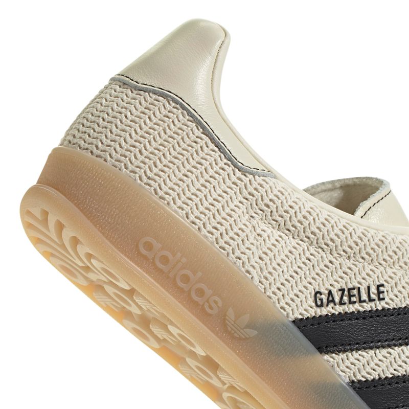 JQ7083_9_FOOTWEAR_Photography_Detail View 2_white