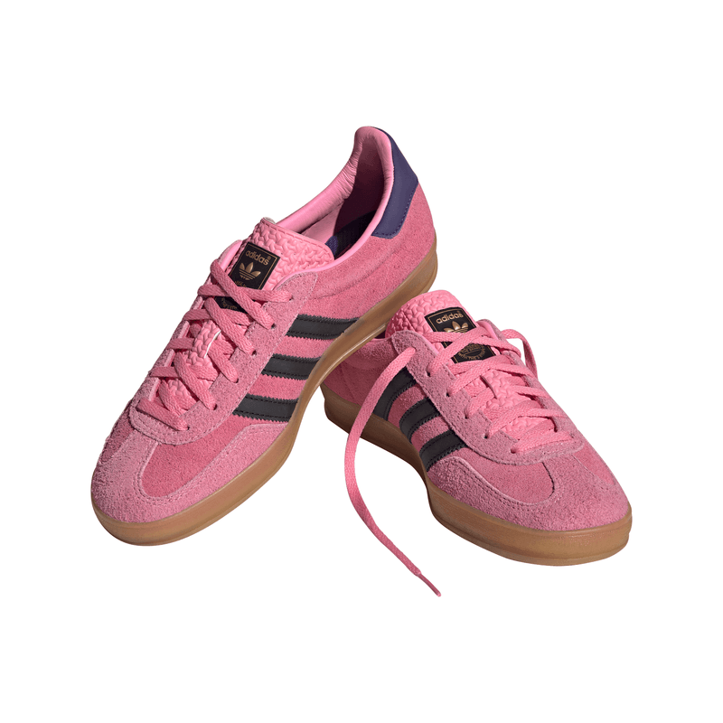 IE7002_6_FOOTWEAR_Photography_Front Lateral Top View_white
