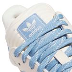 HQ0251_8_FOOTWEAR_Photography_Detail View 1_white