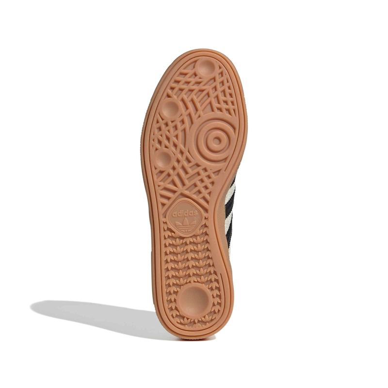 IF6562_4_FOOTWEAR_Photography_Bottom View_white