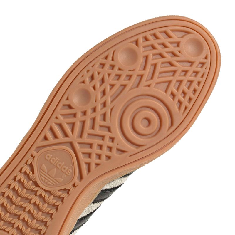 IF6562_9_FOOTWEAR_Photography_Detail View 2_white