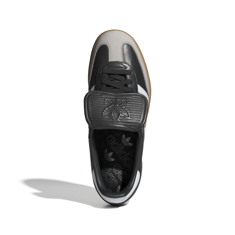 IG2010_3_FOOTWEAR_Photography_Top Portrait View_white